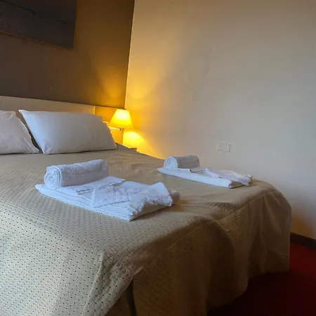 Lido Hotel *